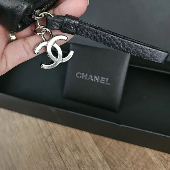CHANEL Zip Wallet - Picture 4 of 9